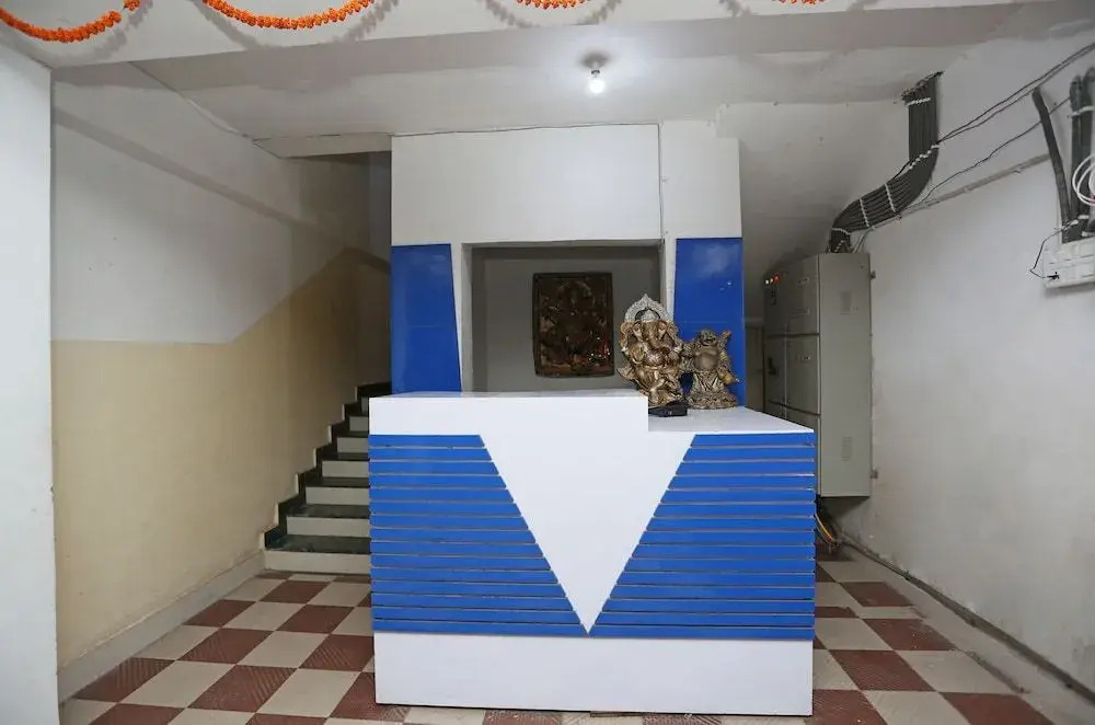 OYO 24694 Hotel Satya Inn