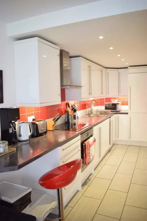 3 Bedroom Flat Near Whitechapel
