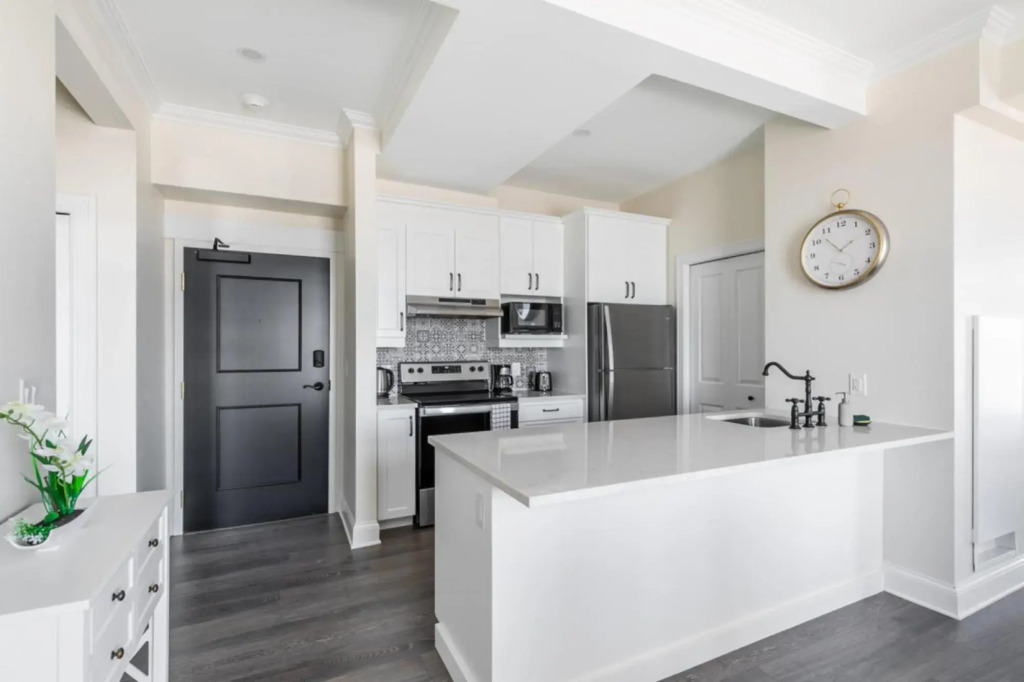 Luxury Rideau Apartments 2bdp6nobalcony1queen2twin