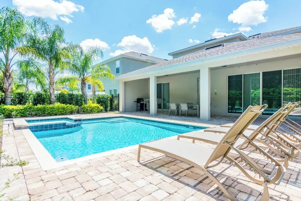 Gorgeous Single Home With Private Pool at Encore