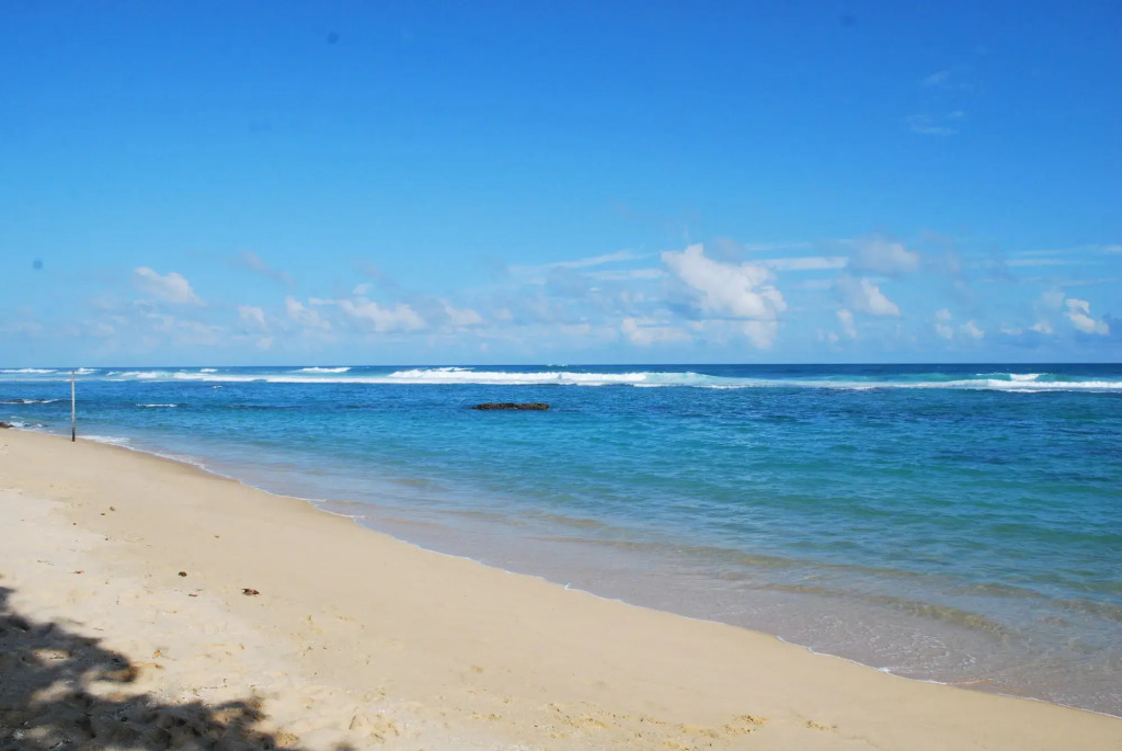 Paradise Beach Resort & Diving school