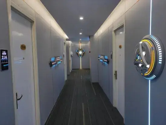 Cool Games E-sports Hotel (Xuchang Caowei Ancient City Pang Donglai Branch)