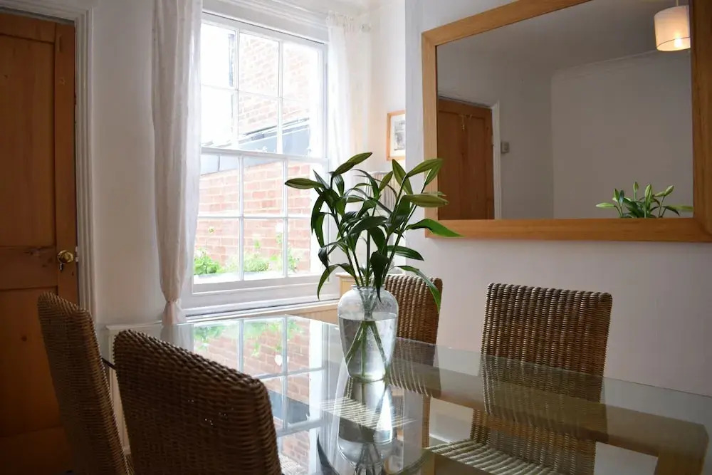 Beautiful 3 Bedroom House Close to City Centre