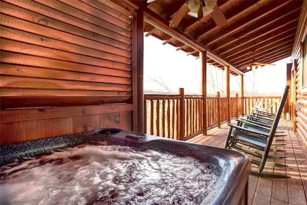 Mountain Paws Retreat 5 Bedroom Home with Hot Tub