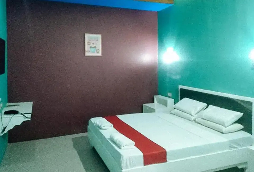 RedDoorz at EM Pensiontel Butuan City