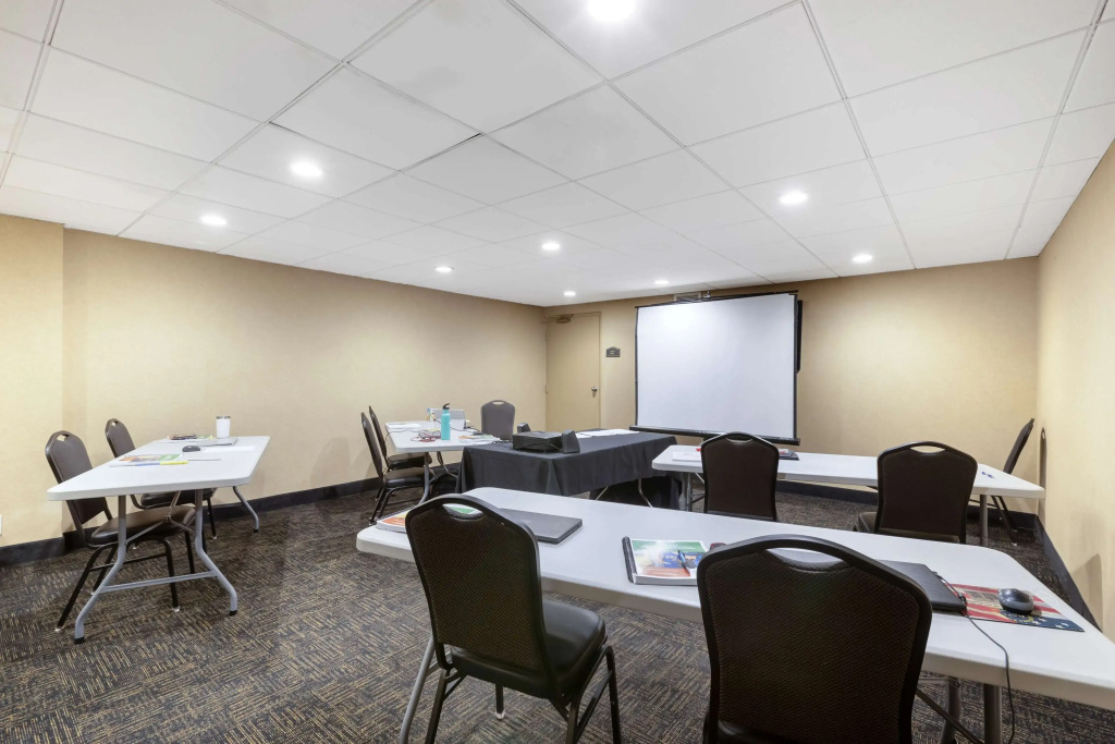 Best Western Plus Midwest Inn