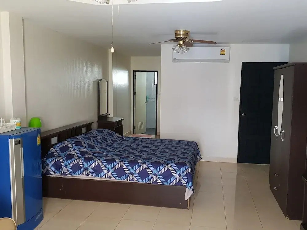 Ons Moeder Restaurant Guesthouse - 2 50 Meters to the Beach