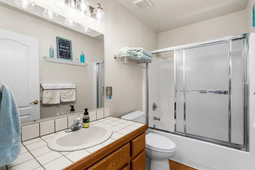 The Gathering Place - 2-Level Home with Game Room by Yosemite Region Resorts