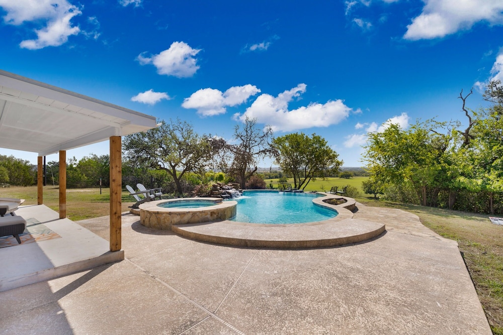 Rivers Oaks-the Ranch House Pool & Hot-tub!