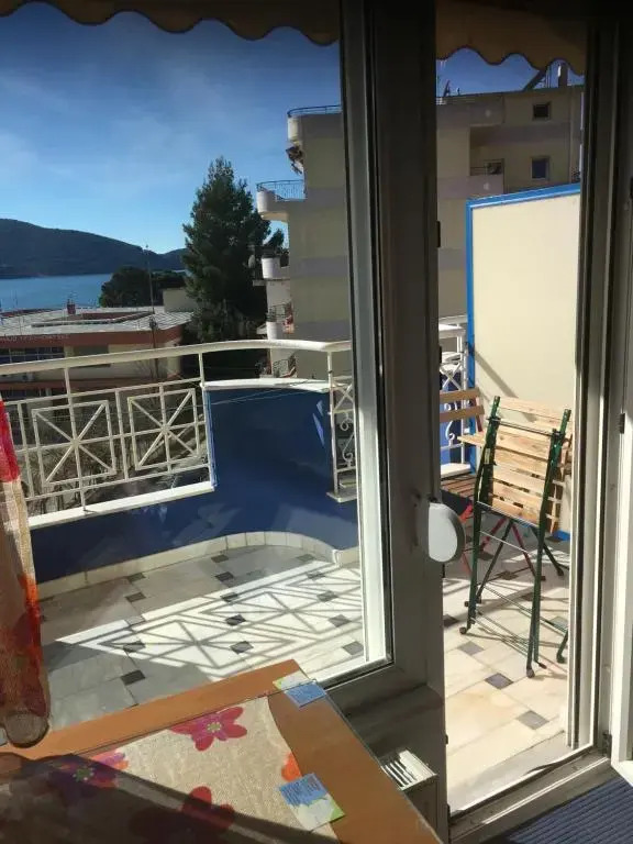Marias 2 Studios Apartments Flats to Let -heart city ,50m harbor Chantzara