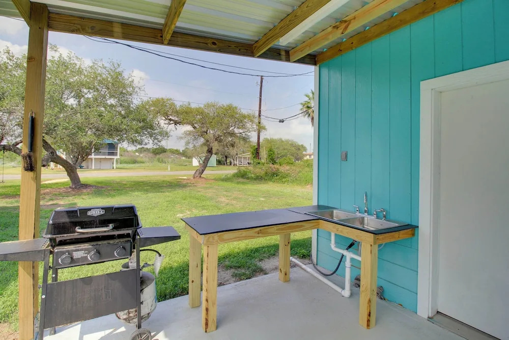 Beaches, Fishing & More! Rockport Getaway w/ Deck