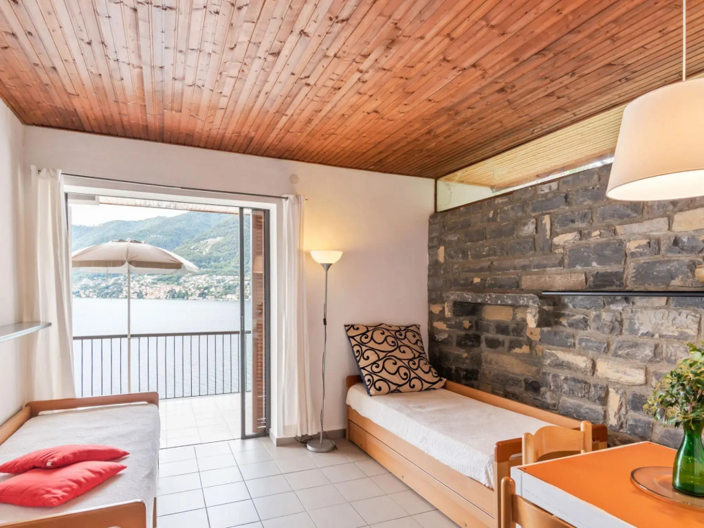 Holiday Home with Balcony for 2-4 People by Lake Como near Pognana Lario