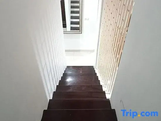 Treevilla 3 Bedrooms Home with Private Pool in South Jakarta
