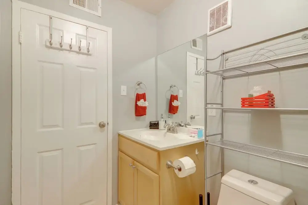 1 Mi to Dtwn & Uga: Condo w/ Pool in Athens!