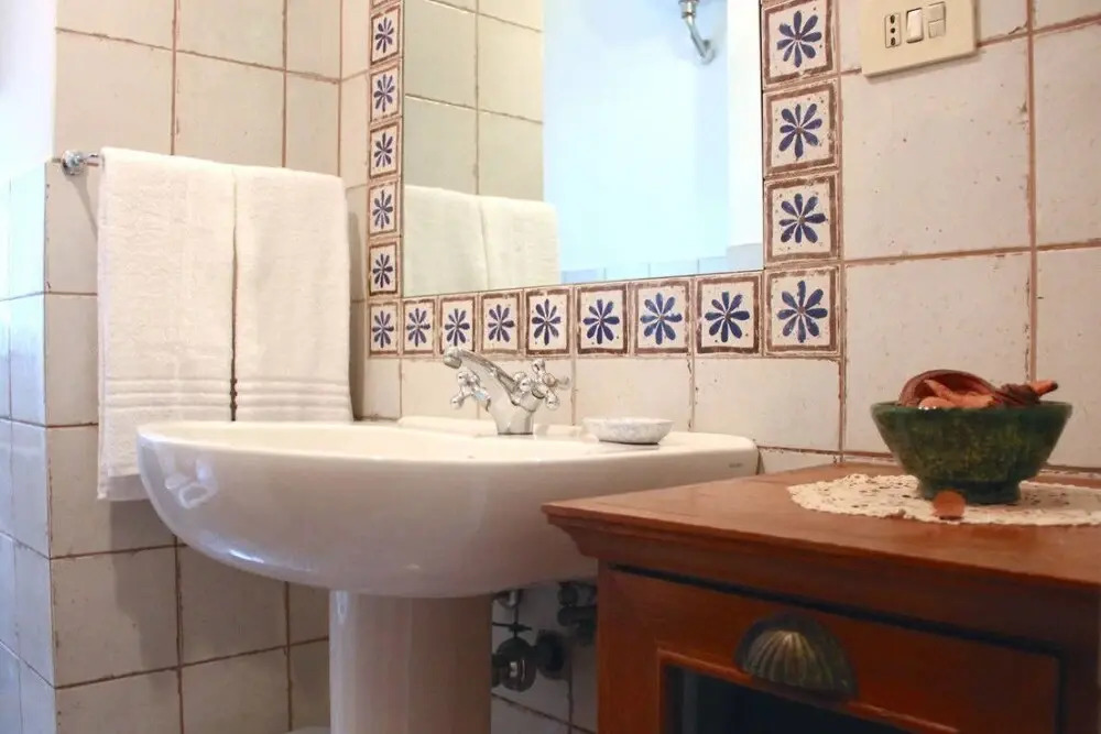 Ethnic Apt in Testaccio's Heart, Serviced by Hostmaker