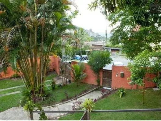 São Conrado Yellow House