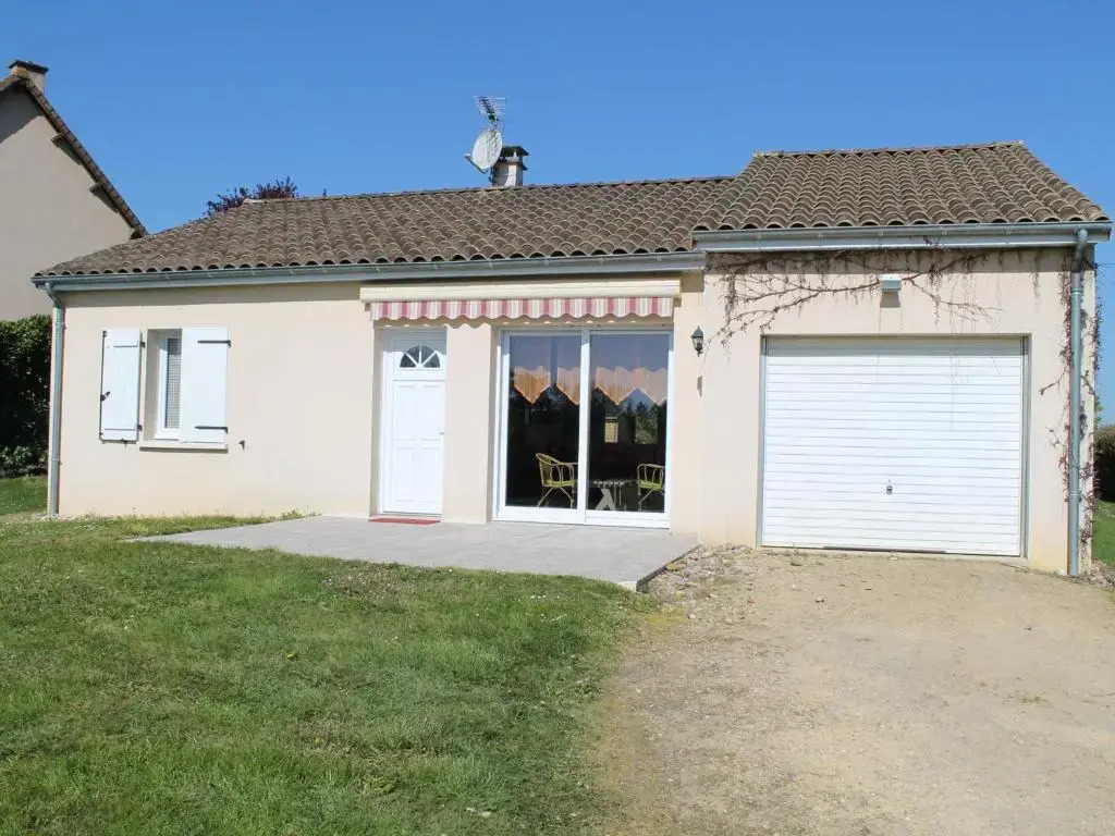 Maison de plain-pied avec jardin clôturé, proche Thermes St Roch - 3 chambres, WiFi, cuisine équipée - FR-1-541-46