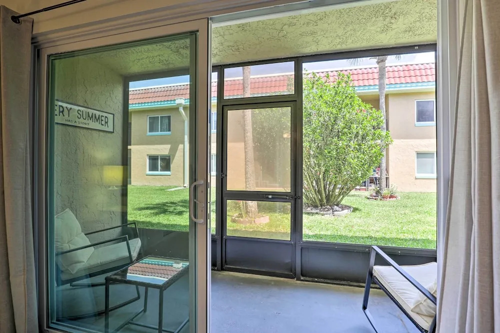 Walk to Crescent Beach: Condo w/ Pool Access
