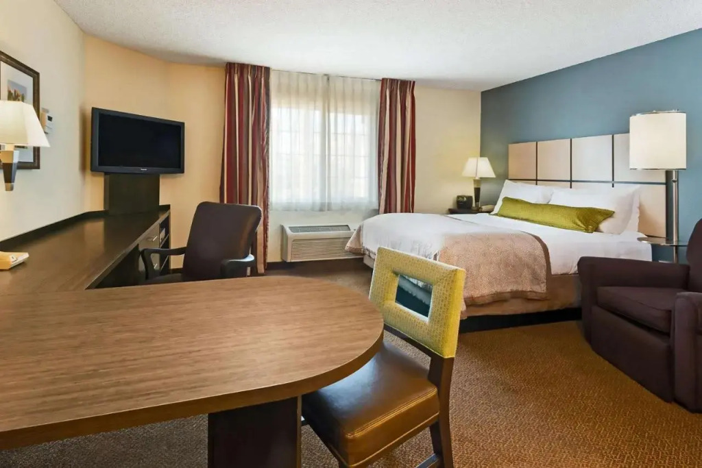 Candlewood Suites Kansas City-Overland Park