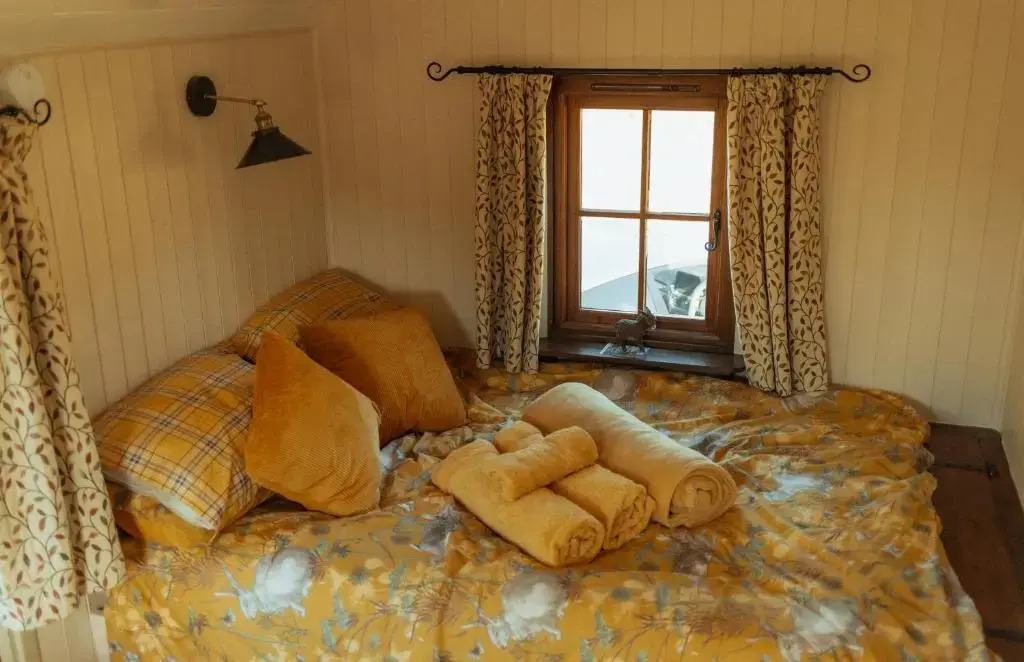 Glamping in Wiltshire in our Luxury Shepherds Hut