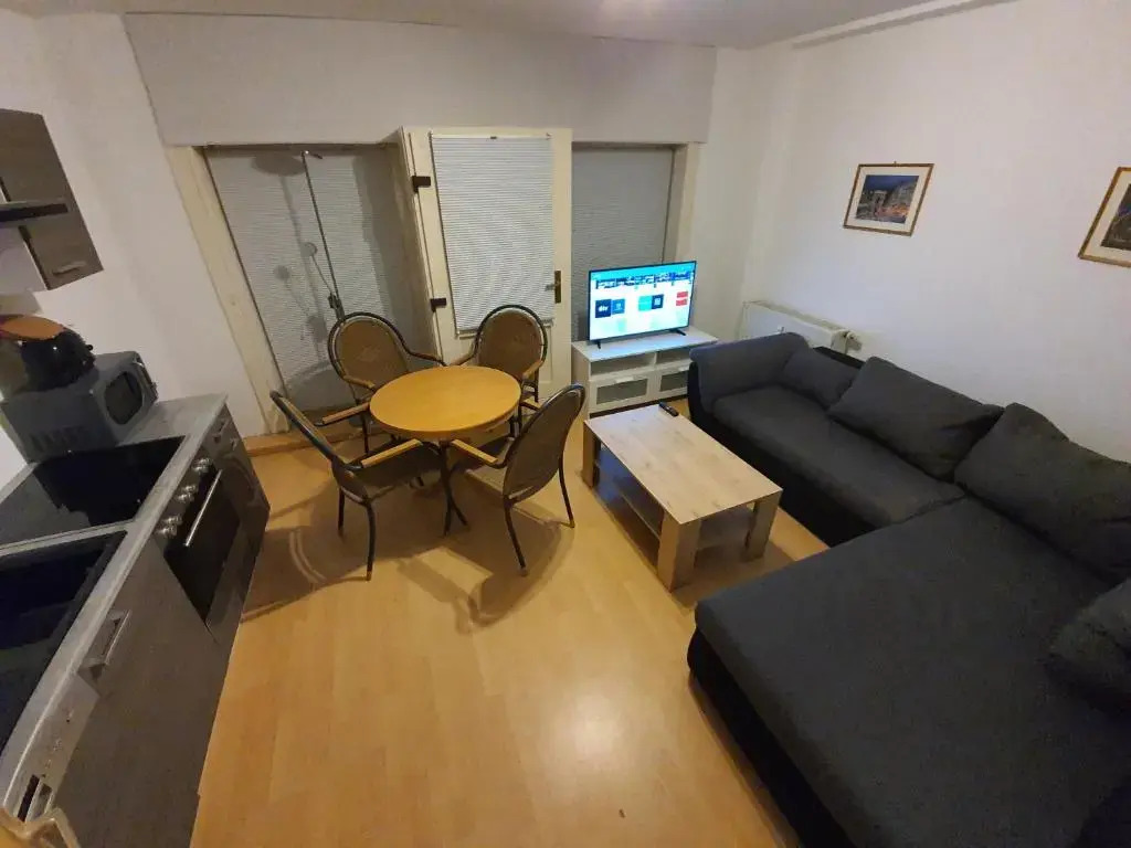 Zentrale 2 Zimmer EG Wohnung mit Balkon