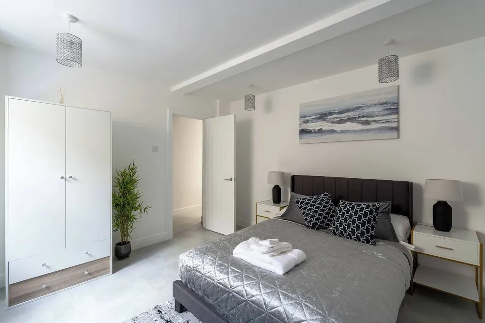 2 Bed Stylish Central Rochester Apartment Sleeps 4 Netflix Work Space