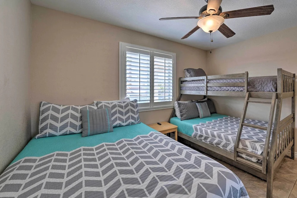 Temp-controlled Pool: Lake Havasu Escape, Mtn View