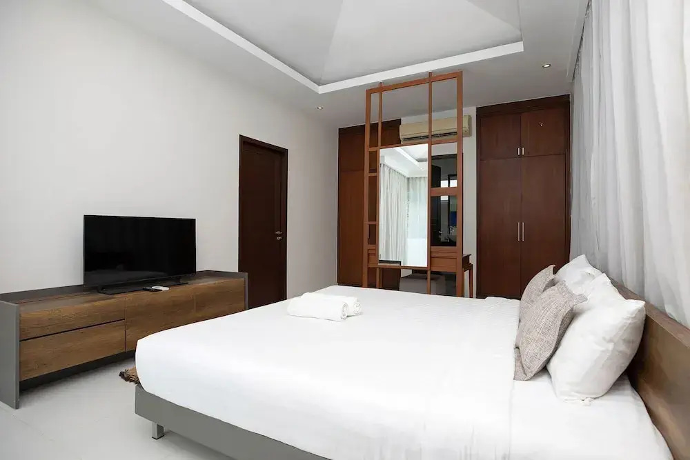 Miami-Style 2BR Pool Villa Janine Kamala