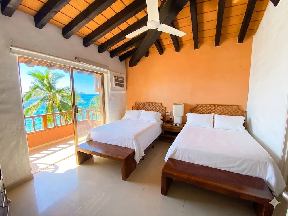 Oceanfront 5BR Villa by Monyxbnb