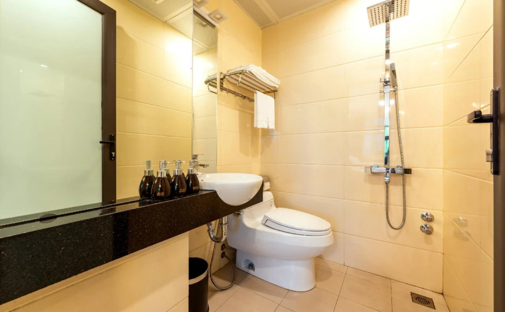 Westlake Tay Ho Hotel 696 Lạc Long Quân