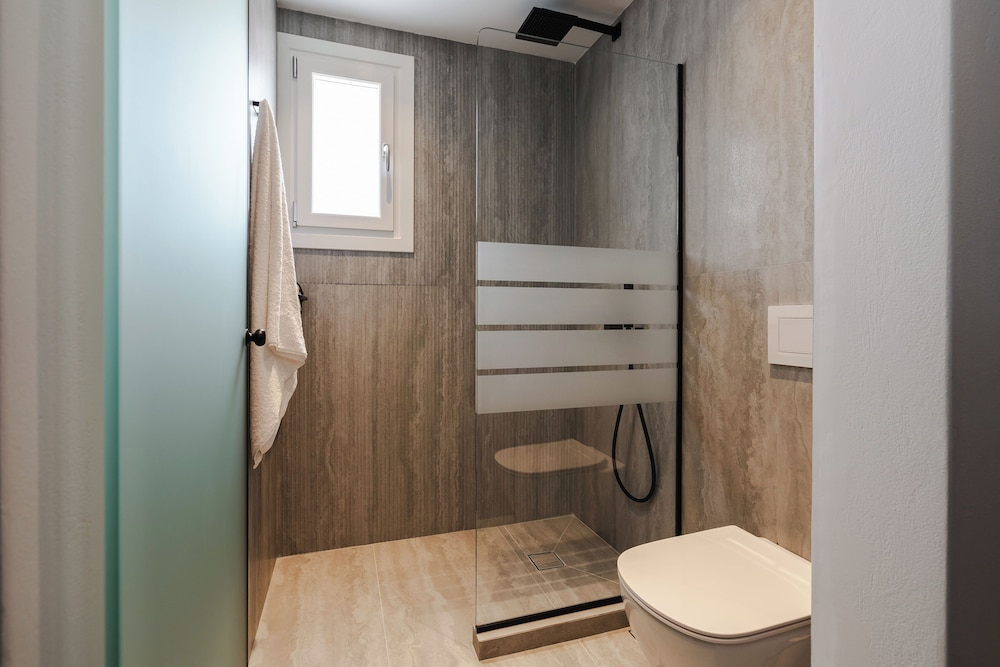 Phaistos Suites