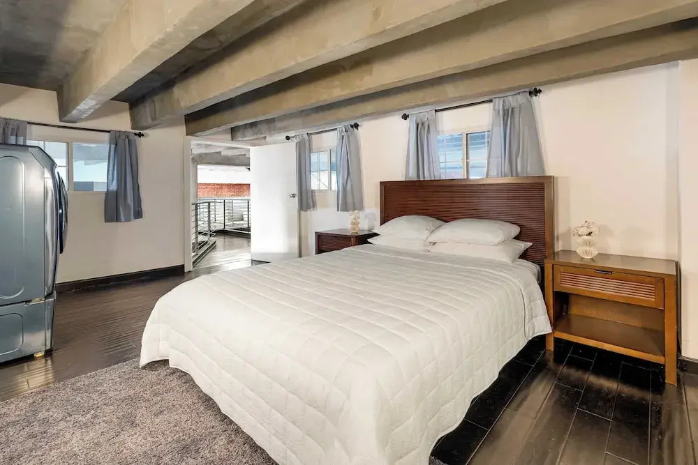 Skyline Lofts by Avantstay: a Multi-level Industrial-chic Retreat in Dtla With Rooftop Views, Soaring Ceilings & Steps to Dining, Music & Culture