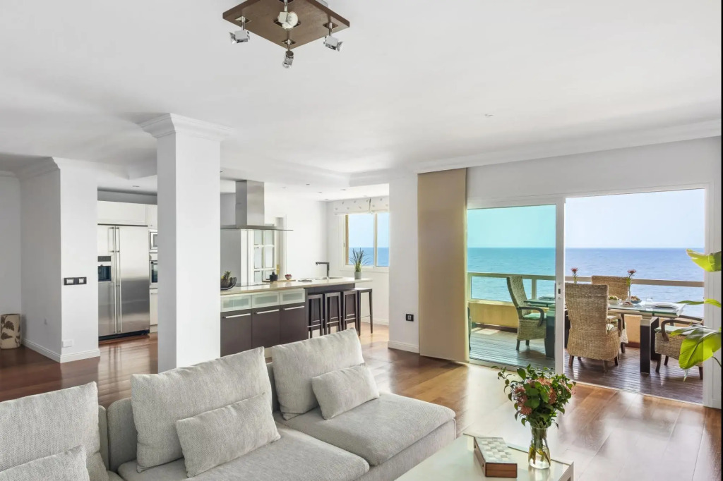 Spacious beach apartment with private parking