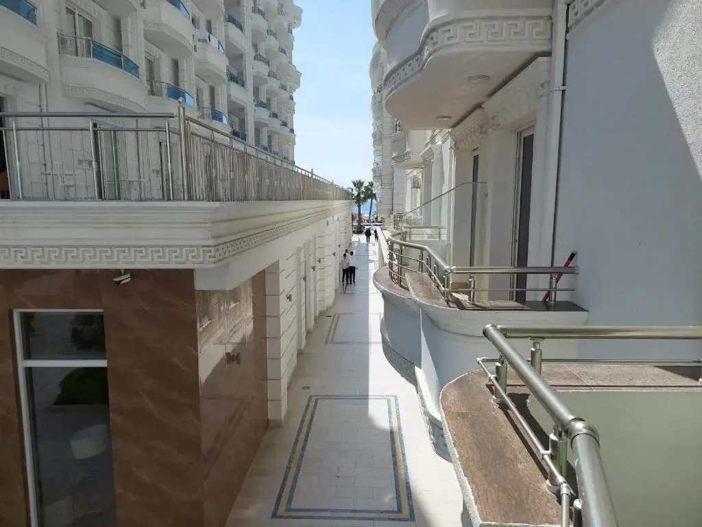 Armando Apartments