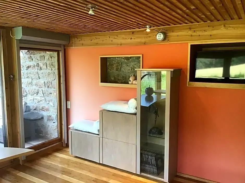 Une Suite a la Campagne (Adults Only)