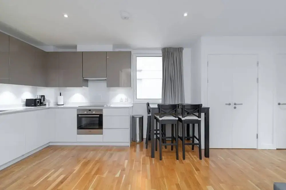 Stunning 3BR Flat in East Village W/balcony, Fits 9