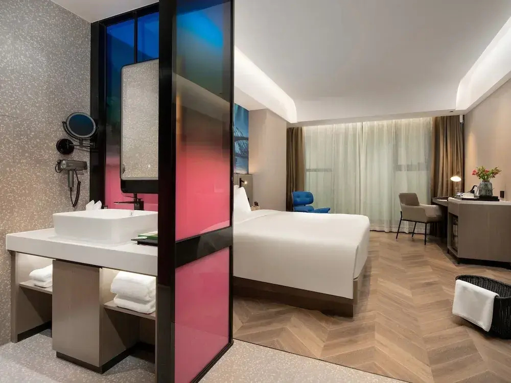 Echarm PLUS International Hotel Zhujiang New Town Wuyangcun Metro Station - Free Deliver Service to Canton Fair Complex During Canton Fair Period