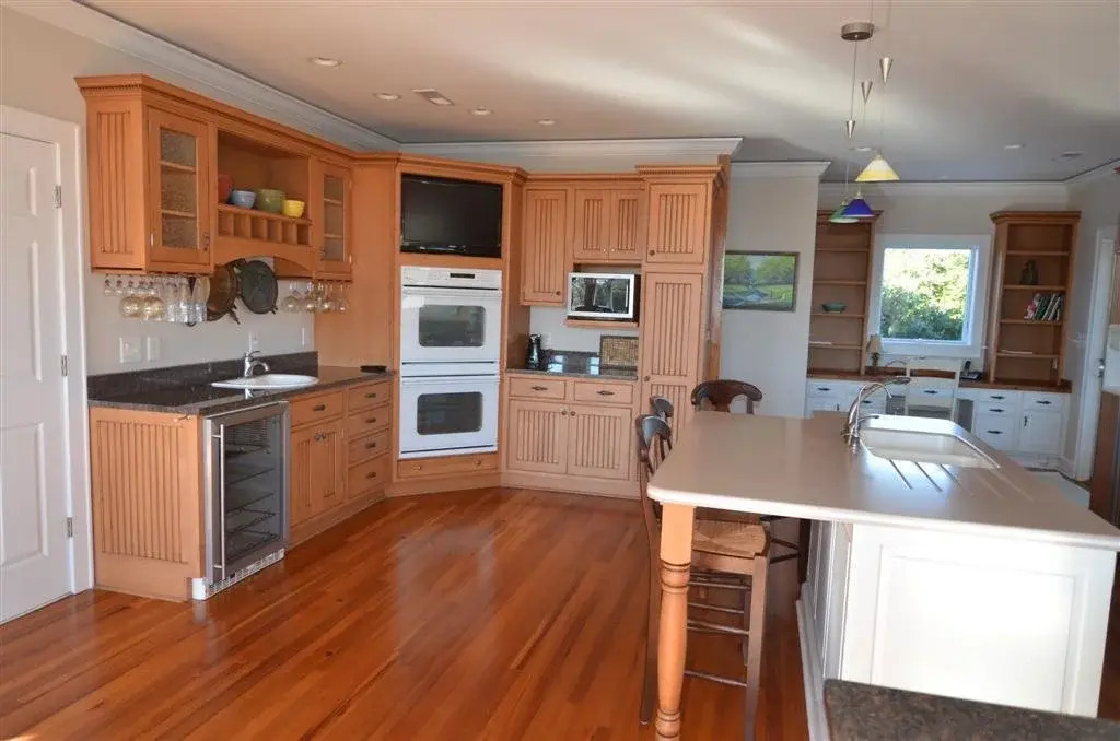 727 Twelve Oaks 4 Br Home by RedAwning