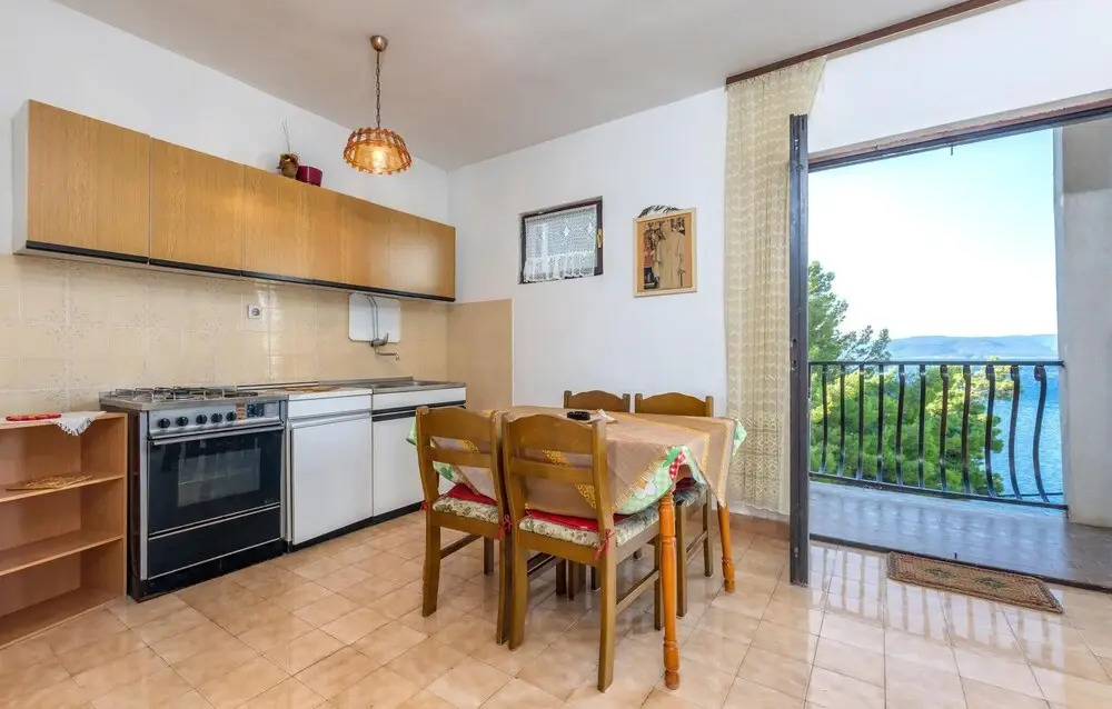 Stunning Apartment in Marusici With 2 Bedrooms and Wifi