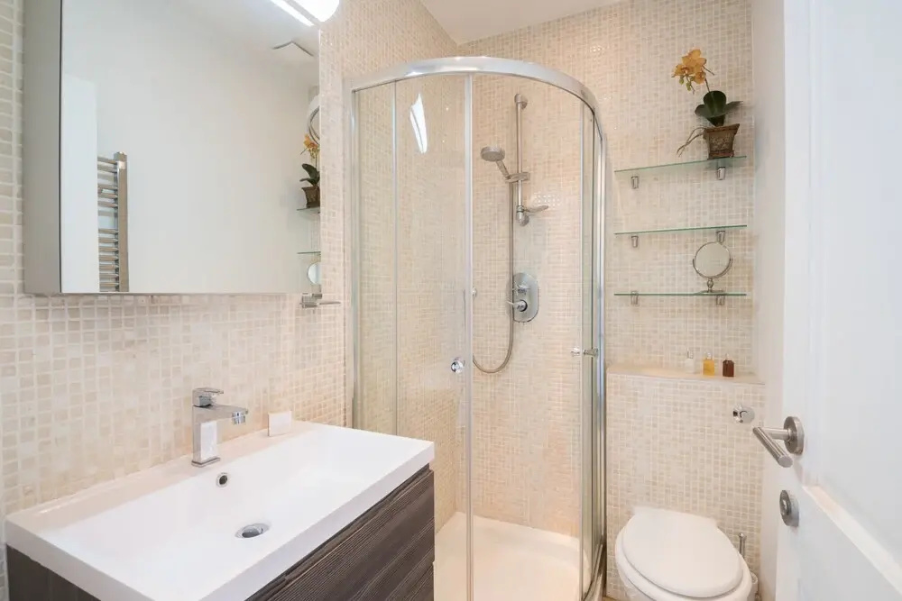 Charming Chelsea Home by the River Thames