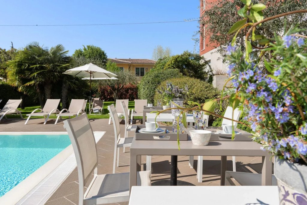 Vialeromadodici Rooms & Apartments