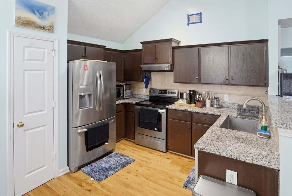 3br Savannah Home Sleeps 5 Near Historic District 3 Bedroom Home