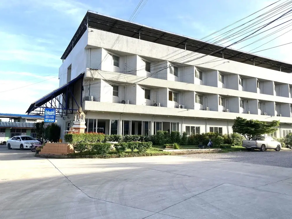 Thawat Hotel