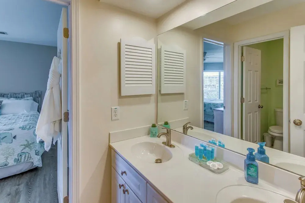 NMB Condo: Walk to the Beach or Use the Pool!
