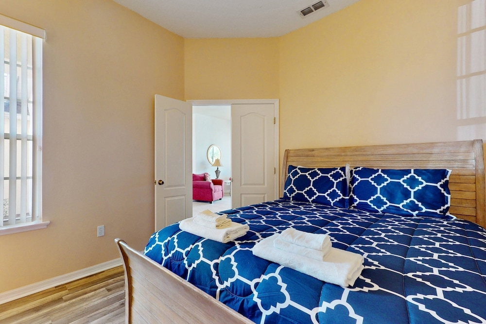 Gated Community Home With Private Pool, Screened Lanai, & W/D - Near Disney/golf