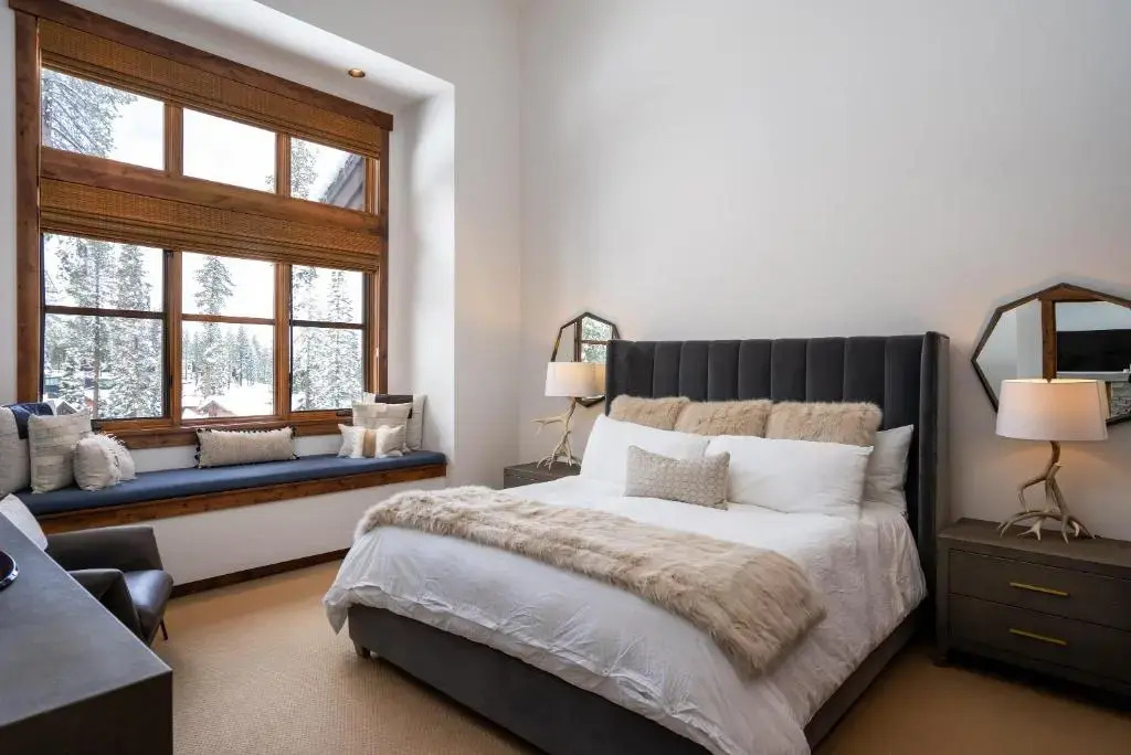 Luxury 4BD True Ski-In/Ski-Out Mid-Mountain Residence - Trailside Northstar