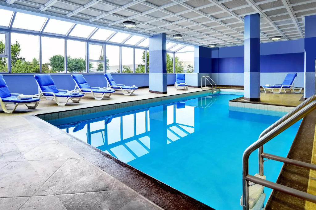Отель Four Points by Sheraton Toronto Mississauga