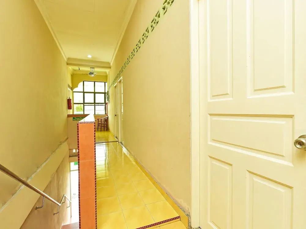Oyo 90639 Hotel Azimah