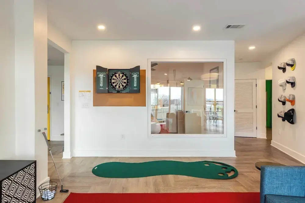Dual Bachelor Pads w/ Rooftop Lounge & Games Sleeps 26 5 Min to Broadway