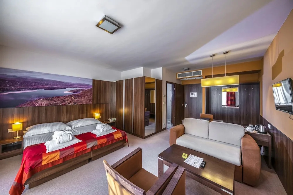 Royal Club Hotel